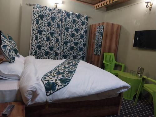Mubarik Homestay — 4-Star Luxury Hotel in Srinagar, India