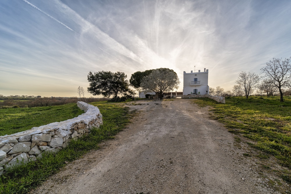Tenuta del Grillaio — 4-Star Luxury Hotel in Acquaviva Delle Fonti, Italy