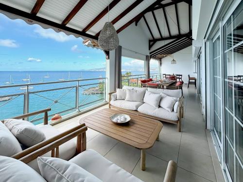 Le Grand Bleu T5 Haut standing vue mer et pieds dans l'eau — 4-Star Luxury Hotel in Les Trois-Ilets, Martinique