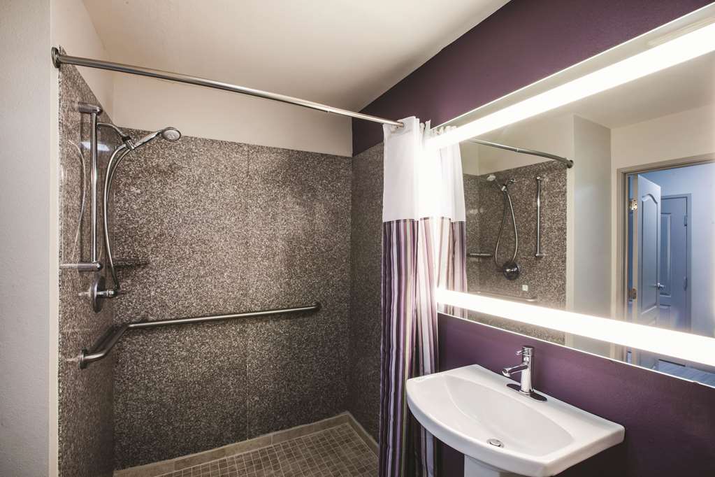 La Quinta Inn & Suites by Wyndham Walker Denham Springs - photo 18