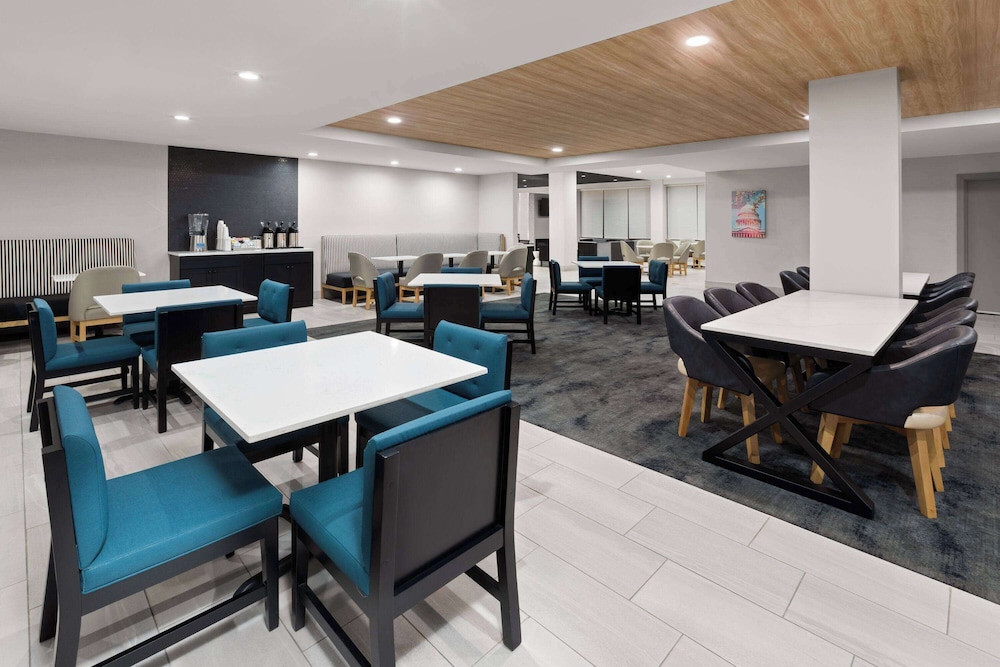 La Quinta Inn & Suites Washington DC Capital NoMA - photo 36