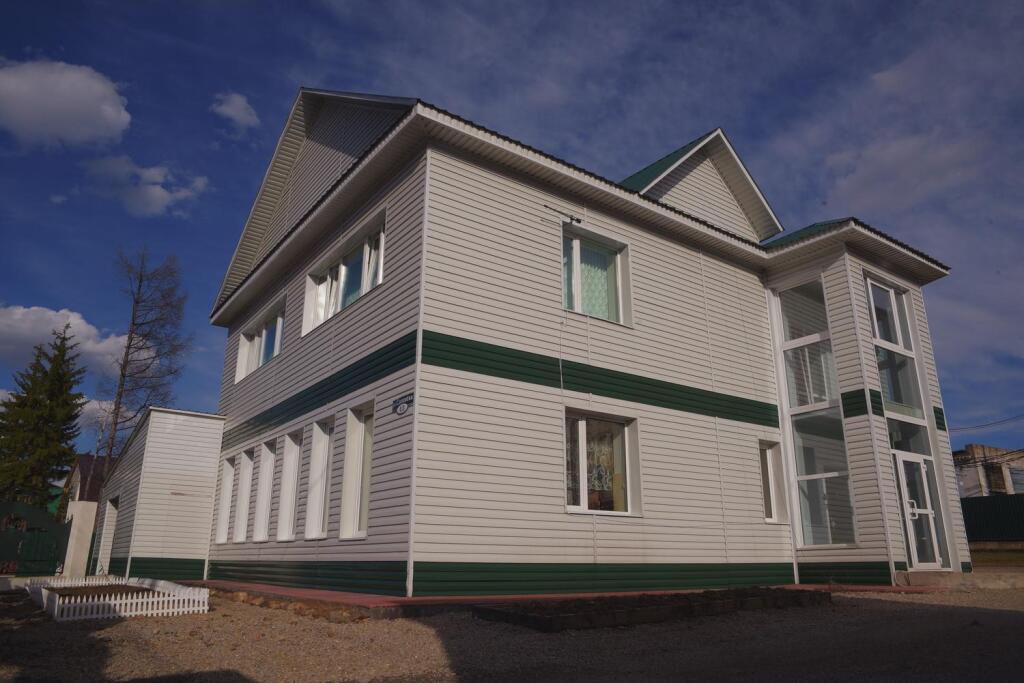 Lyuks - carbon neutral hotel in Aldan