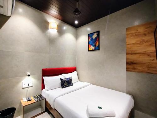 Hotel Eros Nr Airport T2
