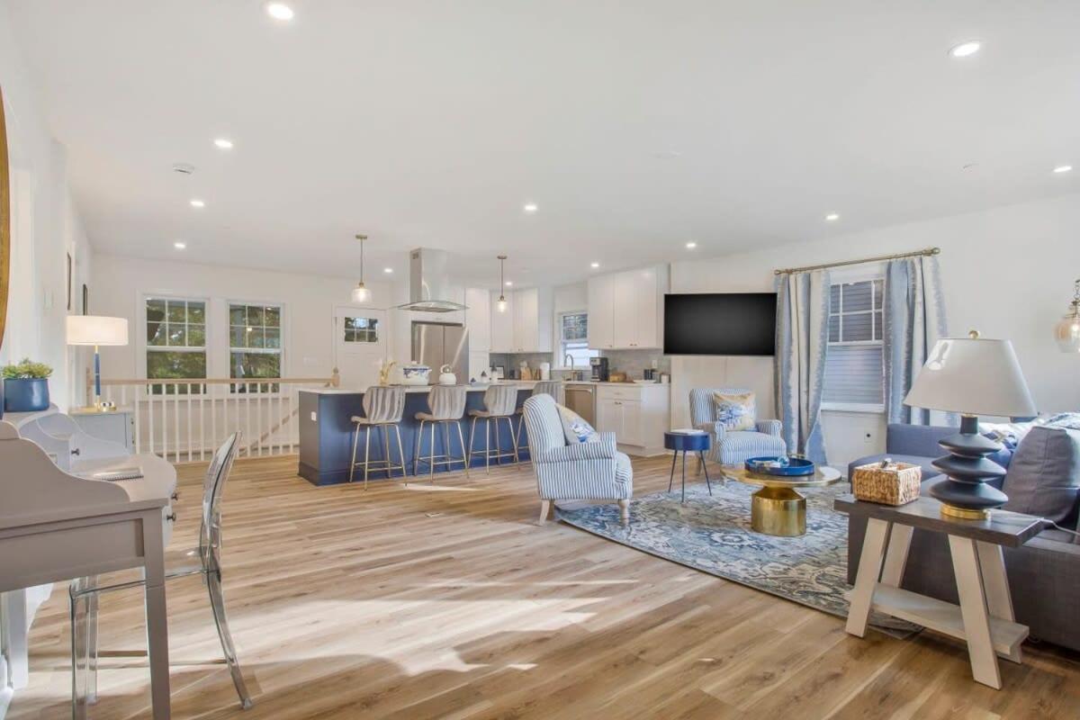 Stylish fresh bungalow 2 blocks from N MC Stadium — 4-Star Luxury Hotel in Annapolis, United States