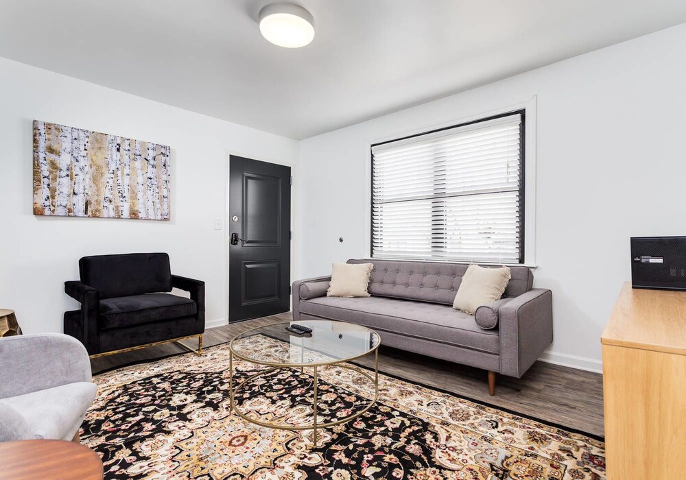 8 BRs Comprised of 4 2BR Suites by Domio - photo 44