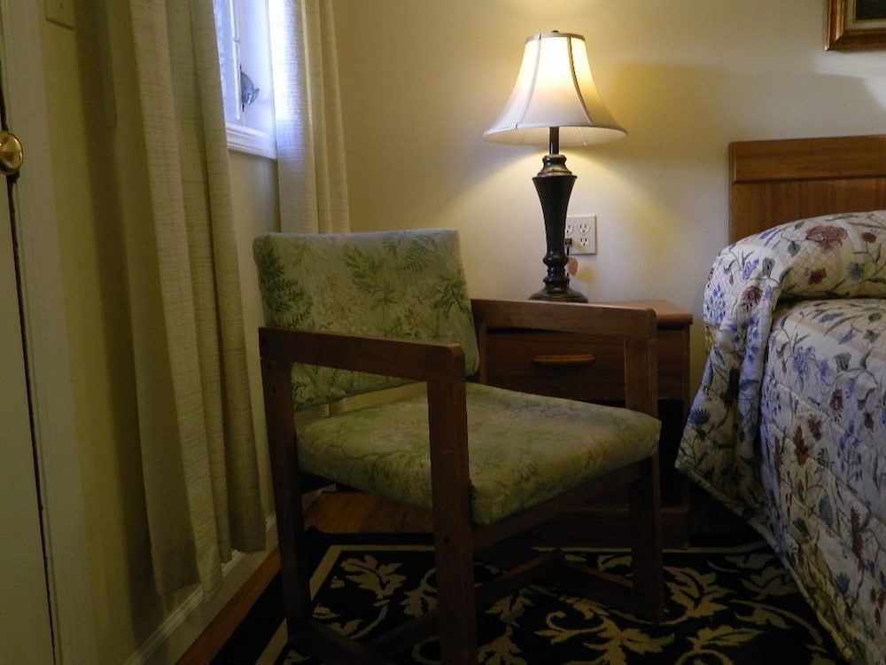 Twin Oaks Motel - photo 7