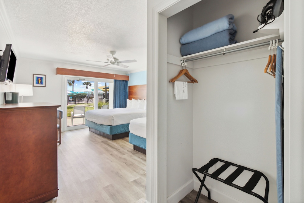 Seahorse Oceanfront Inn - photo 9