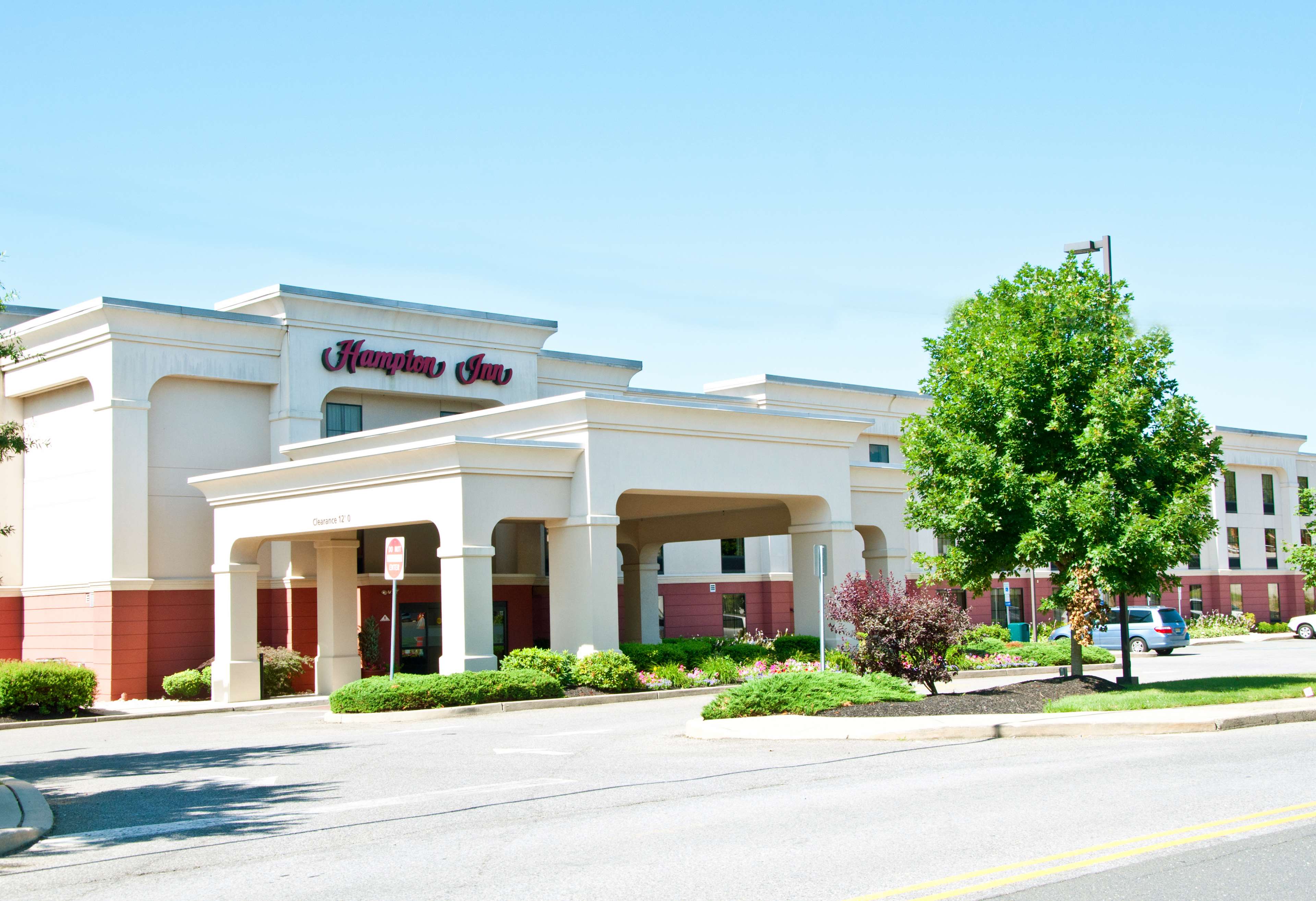 Hampton Inn East Windsor - photo 2