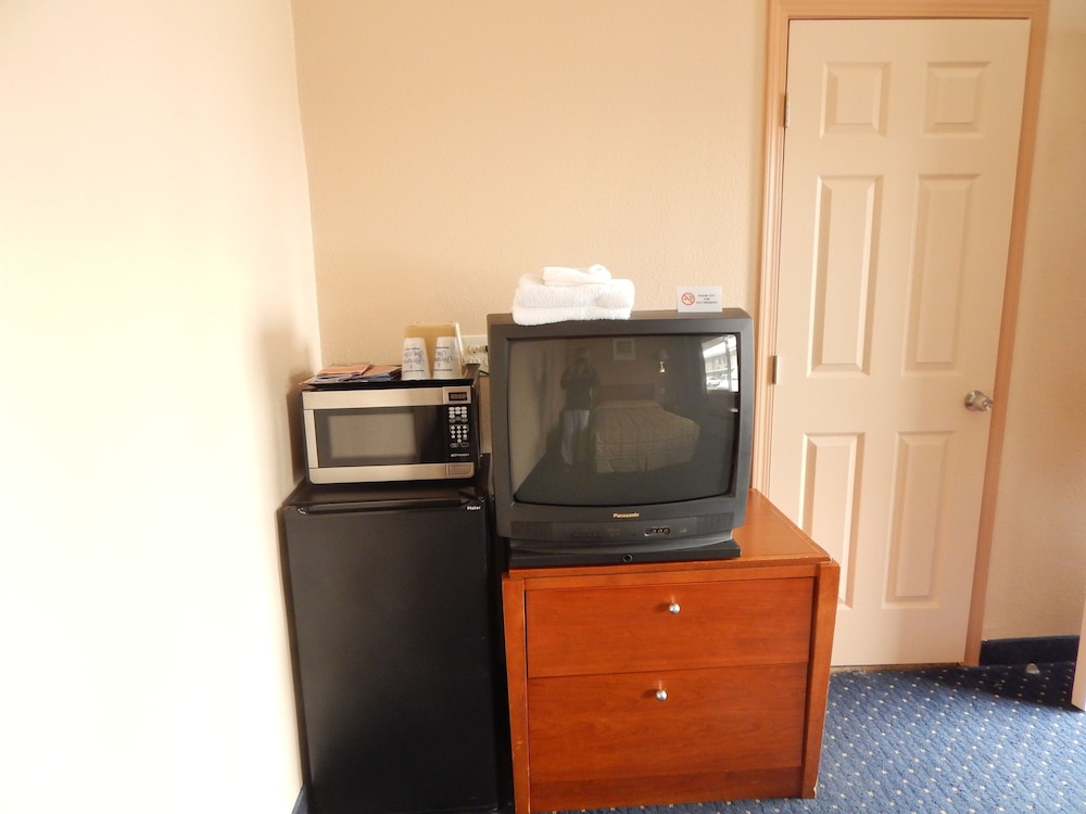 Bay Bridge Inn - photo 14