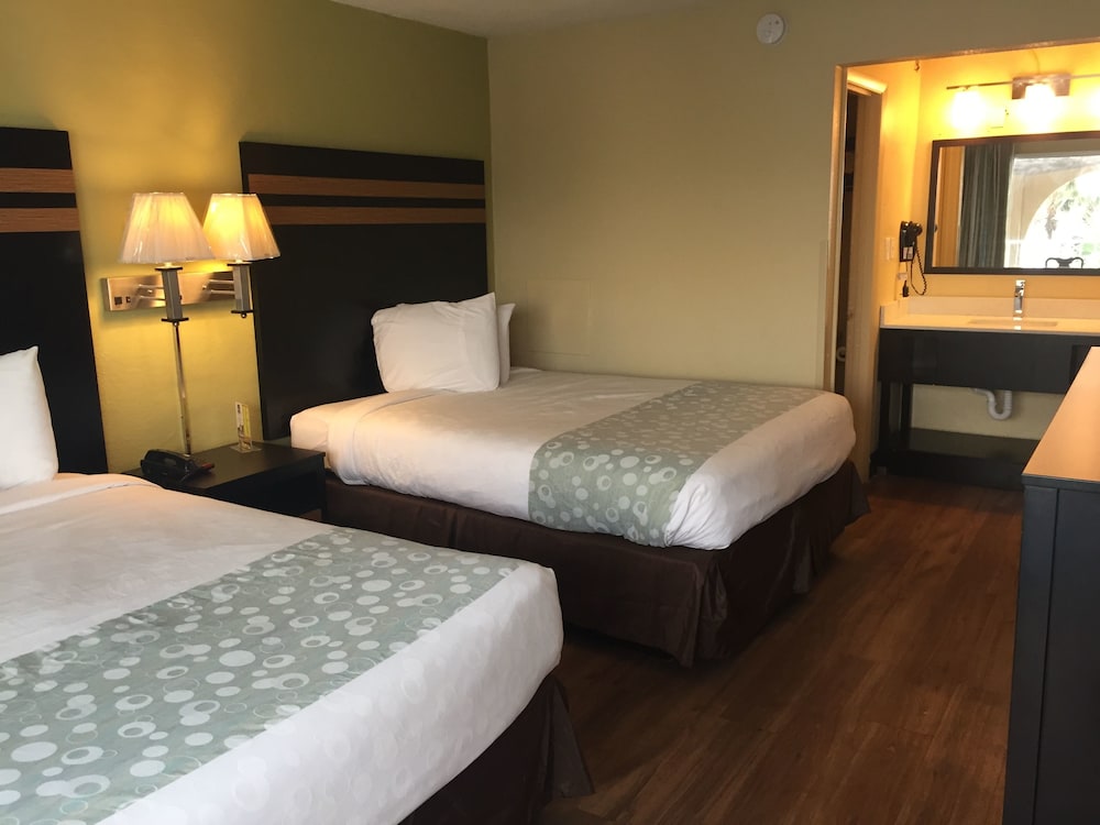 Blu Atlantic Oceanfront Hotel & Suites - photo 4