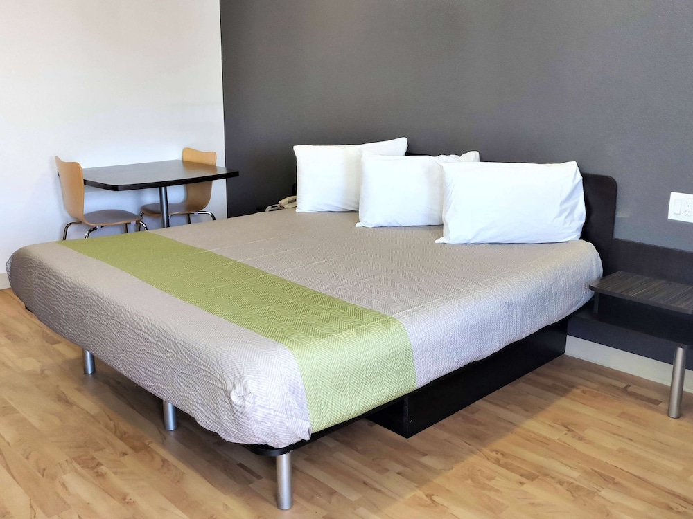 Studio 6 Fresno CA Extended Stay - photo 13