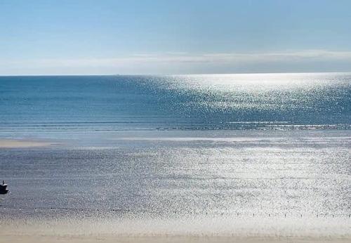 Apartment 18 The Moorings Right on the front Beautifully furnished Light bright and Airy