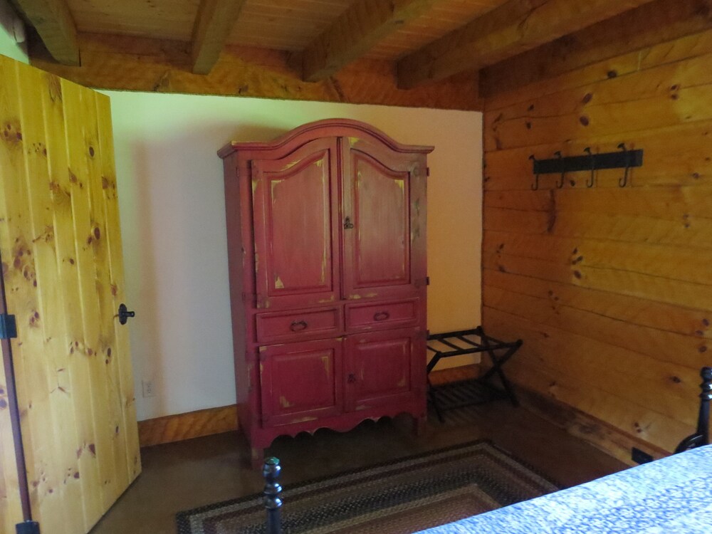 Southern Comfort Lakeside Cabin Resort - photo 36