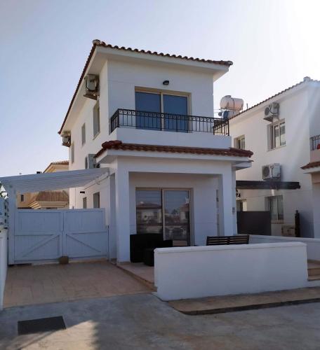 Kapparisvilla — Paralimni