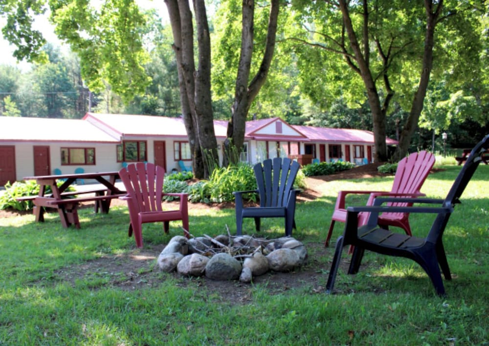 Luzerne Court Motel - photo 19