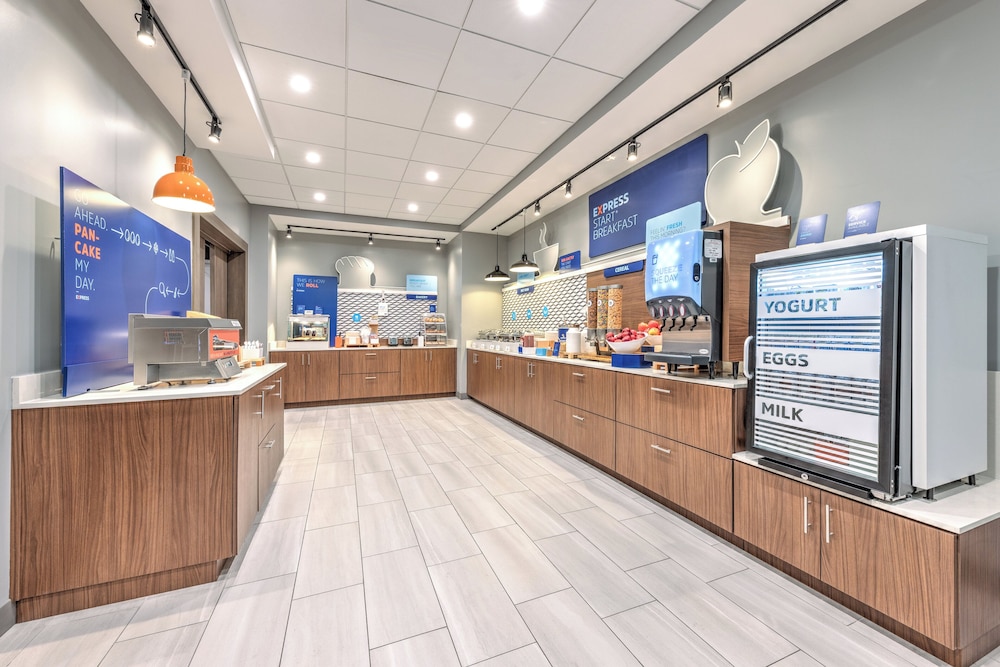 Holiday Inn Express & Suites Austin Airport East by IHG - photo 48