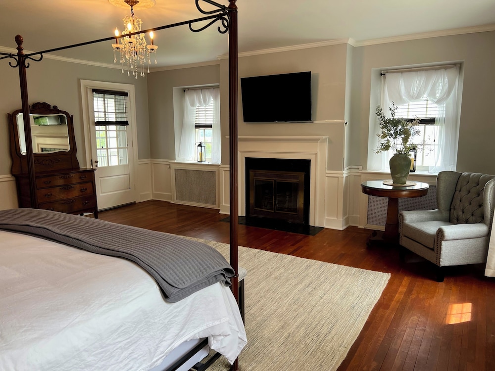 Valcour Inn & Boathouse - photo 25