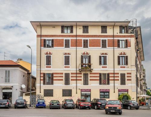 Life is Beautiful Design LOFT Navigli Romolo SmartTV WiFi AC and street parking — 4-Star Luxury Hotel in Milan, Italy