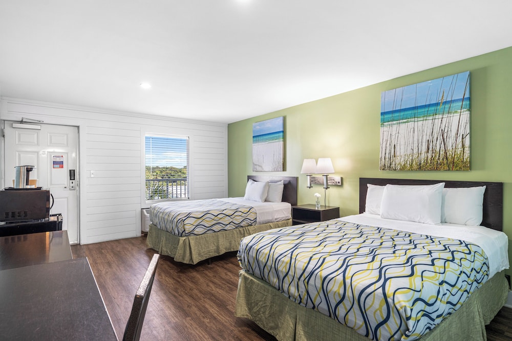 Boardwalk Beach Hotel - photo 21