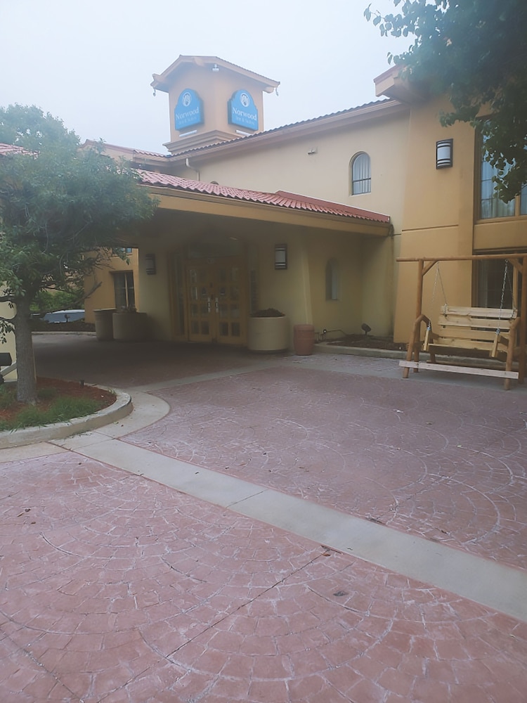 Norwood Inn & Suites Merrillville - photo 19