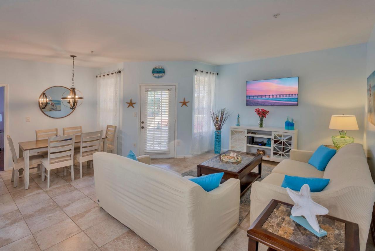 New 2Bed2bath Condo Clearwater Beach Free Wi Fi And Parking — 4-Star Luxury Hotel in Clearwater, United States