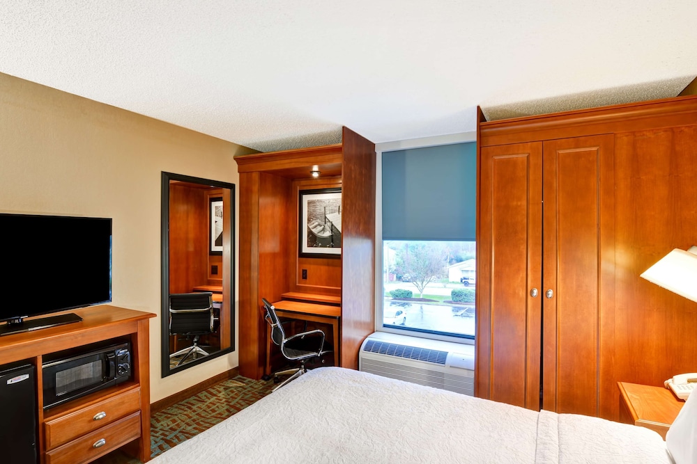 Hampton Inn Hendersonville - photo 17