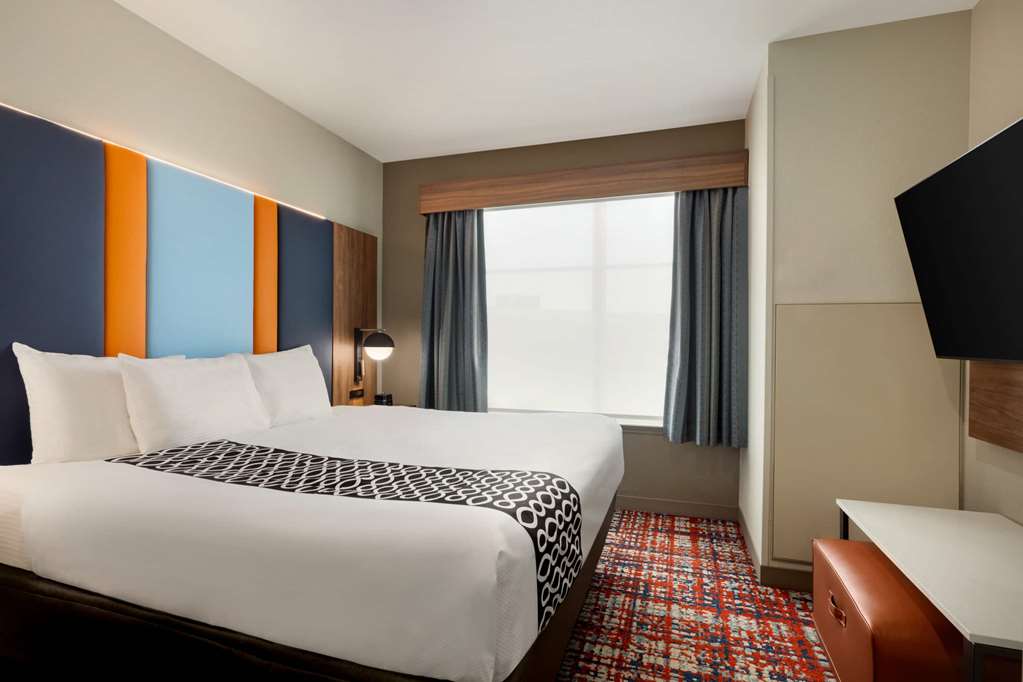 La Quinta Inn & Suites by Wyndham Oxford Anniston - photo 25