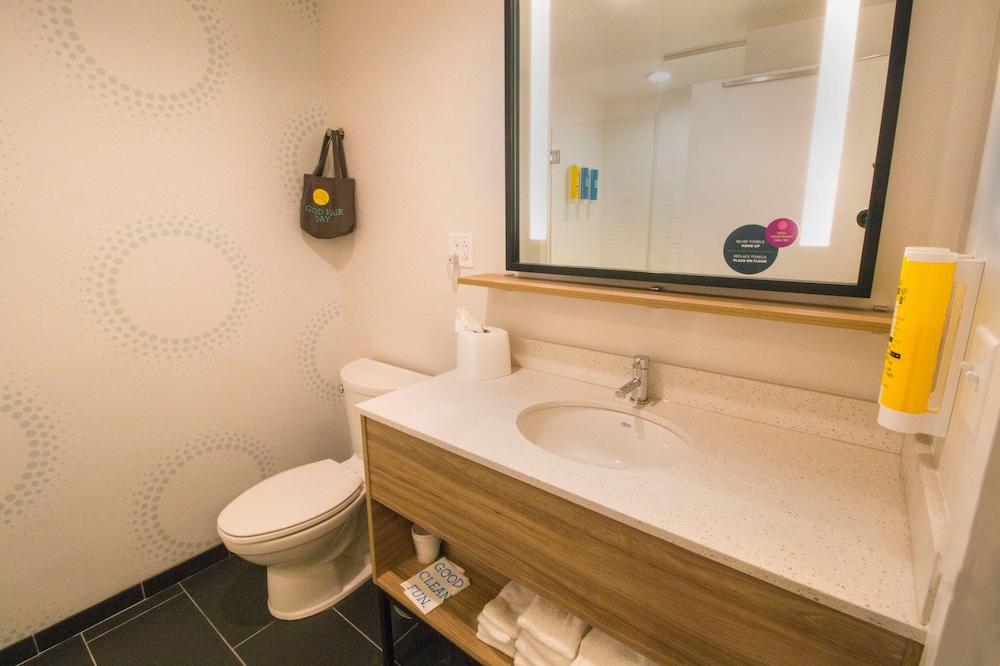 Tru By Hilton Norfolk Airport - photo 14