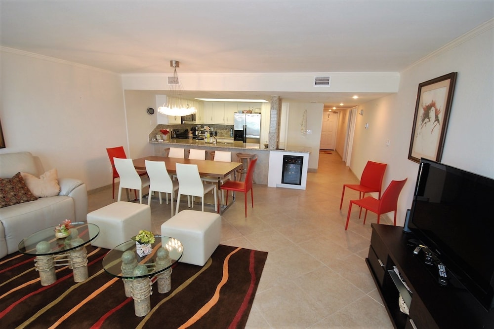 Summit Condo Unit #202 — 4-Star Luxury Hotel in South Padre Island, United States