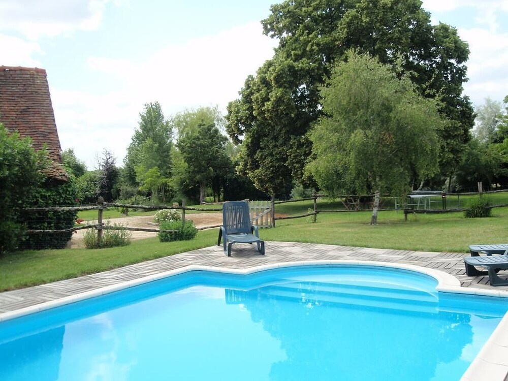 Les Roberderies — hotel in Noyant