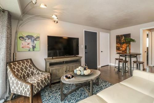 Holly Second Floor 2 King Beds in Kansas City, United States