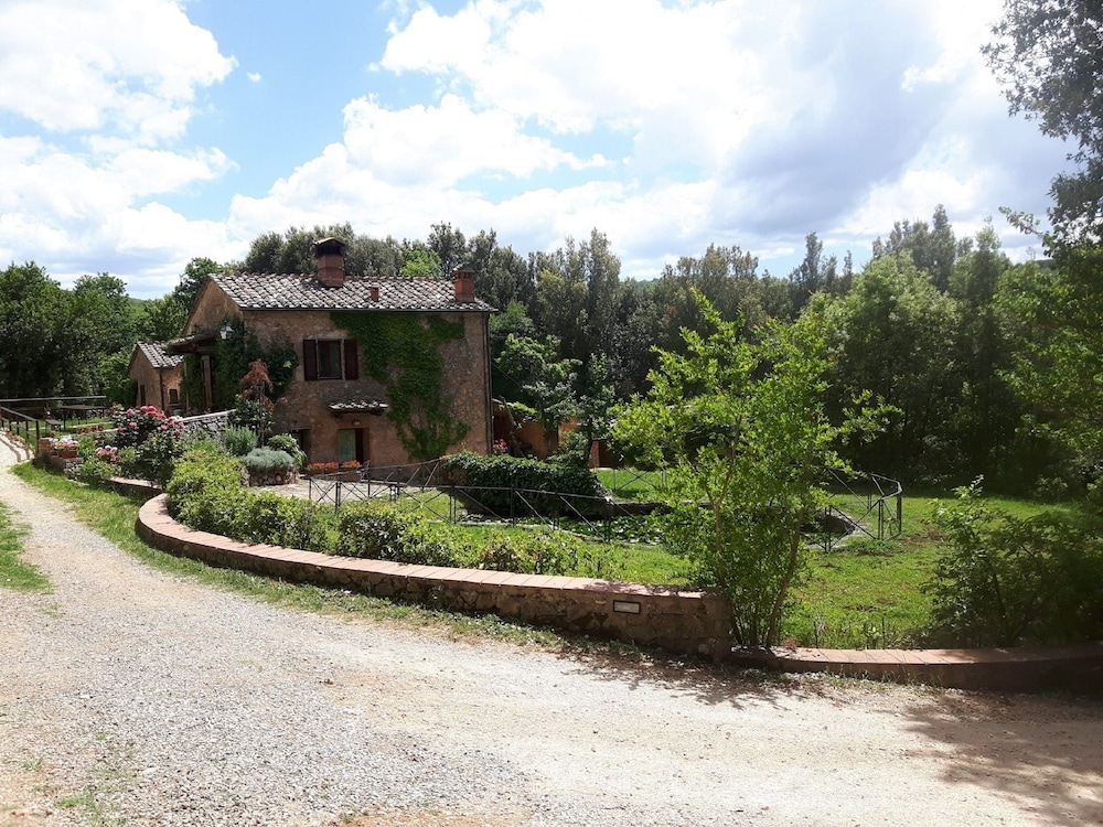 Podere Casetta Entire Property in Exclusive Use Siena — hotel in Sovicille