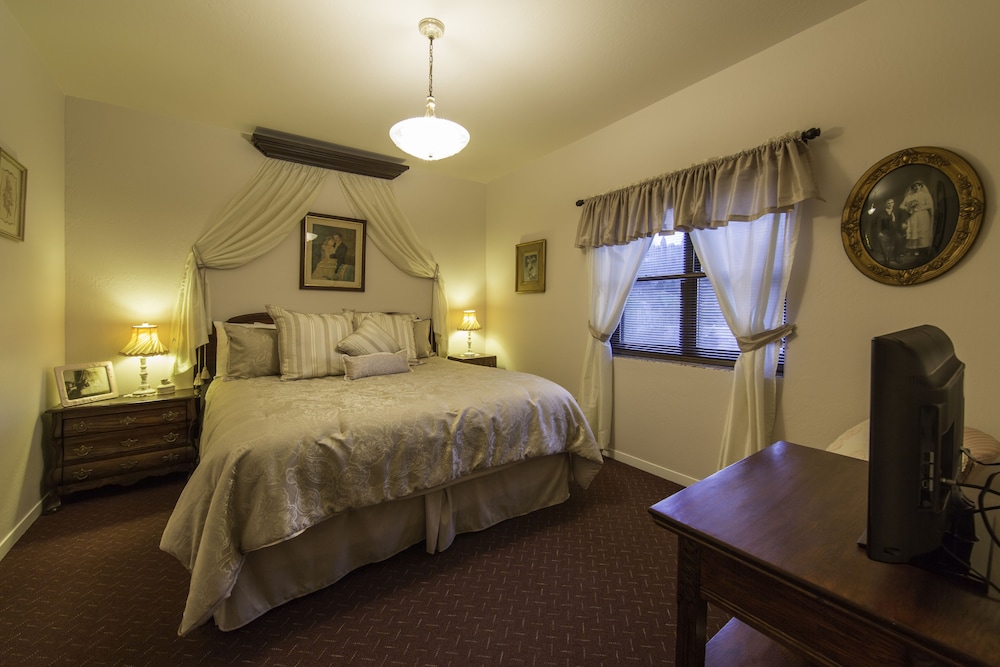 Historic Cary House Hotel - photo 10