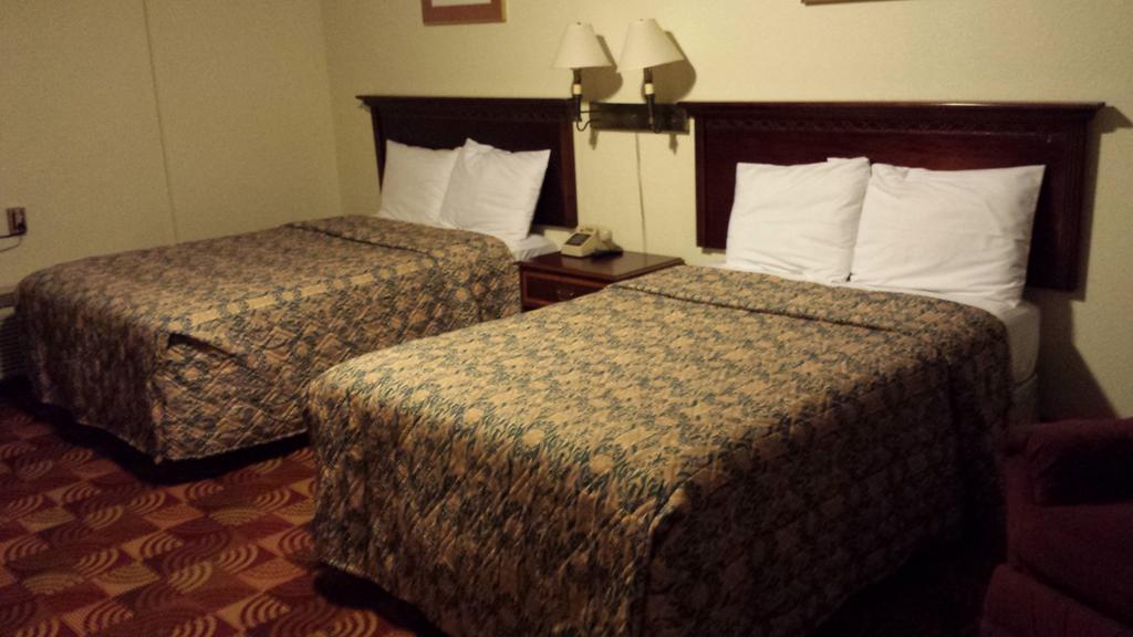 Red Carpet Inn and Suites New Cumberland - photo 11