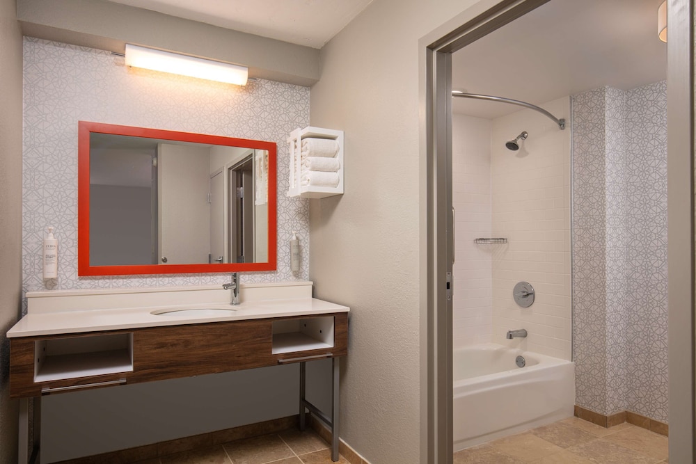 Hampton Inn & Suites El Paso Airport - photo 43