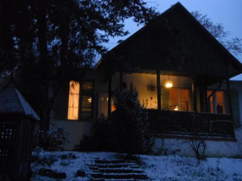 Leányvirág Vendégház — hotel in Leanyfalu