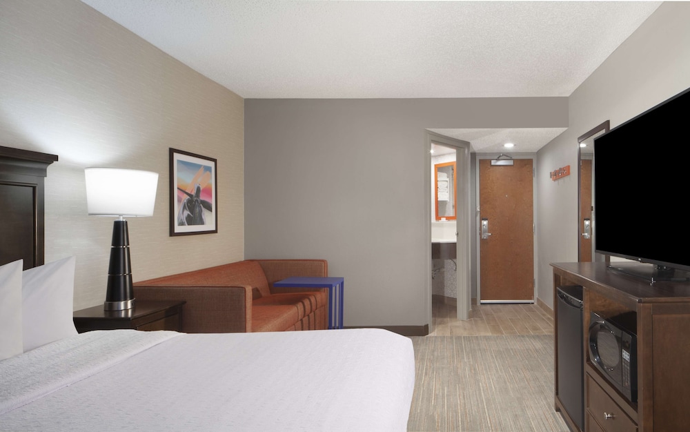 Hampton Inn Evansville - photo 14