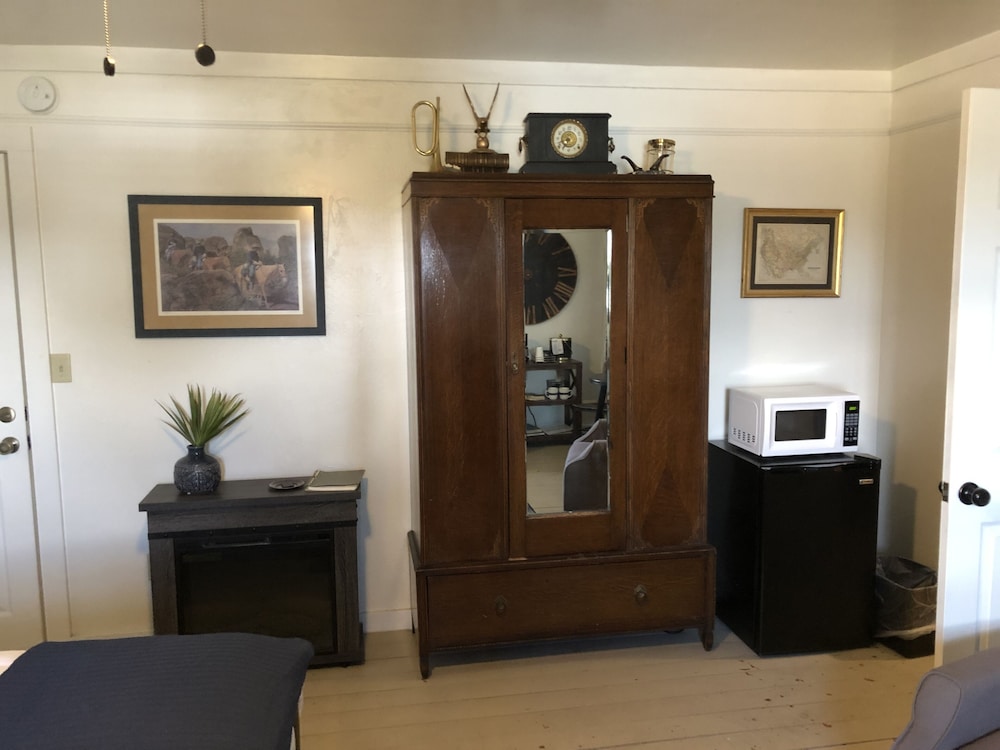 Fort Davis Drug Store Hotel - photo 31