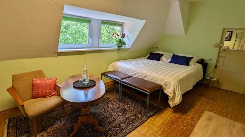 Große Ferienwohnung mit Loggia und Garten in Cottbus — 4-Star Luxury Hotel in Cottbus, Germany