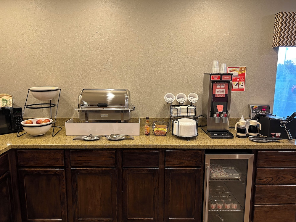 Boarders Inn & Suites by Cobblestone Hotels Munising - photo 30