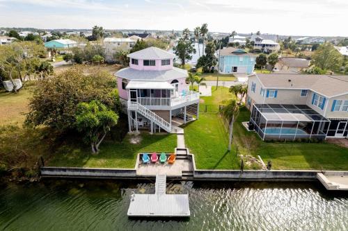 Barbies Dream House Kayaks Paddleboard Fenced Yard 22016957 — Hernando Beach