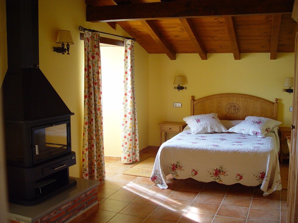 El Amparo de Narcisa — hotel in Medina De Pomar