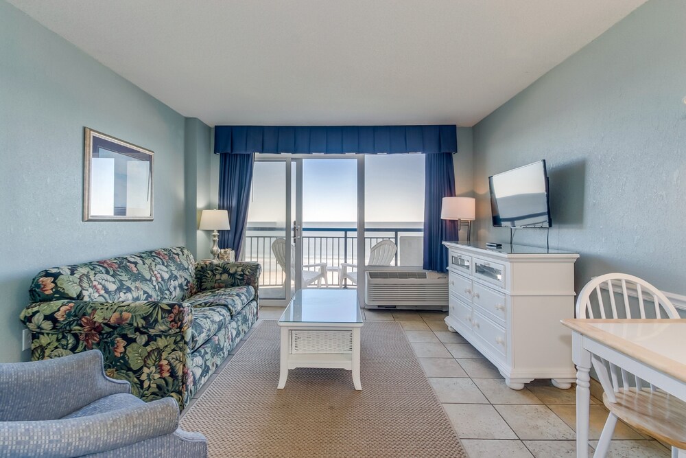 Boardwalk Resort by Hosteeva - photo 37