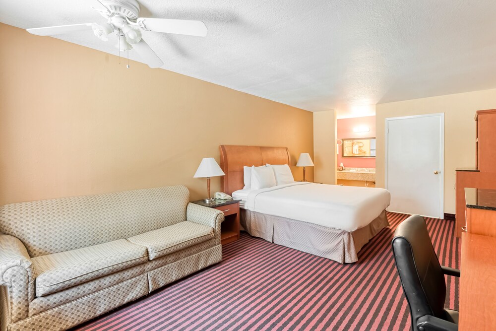 OYO Hotel Jefferson TX Hwy 59 - photo 12