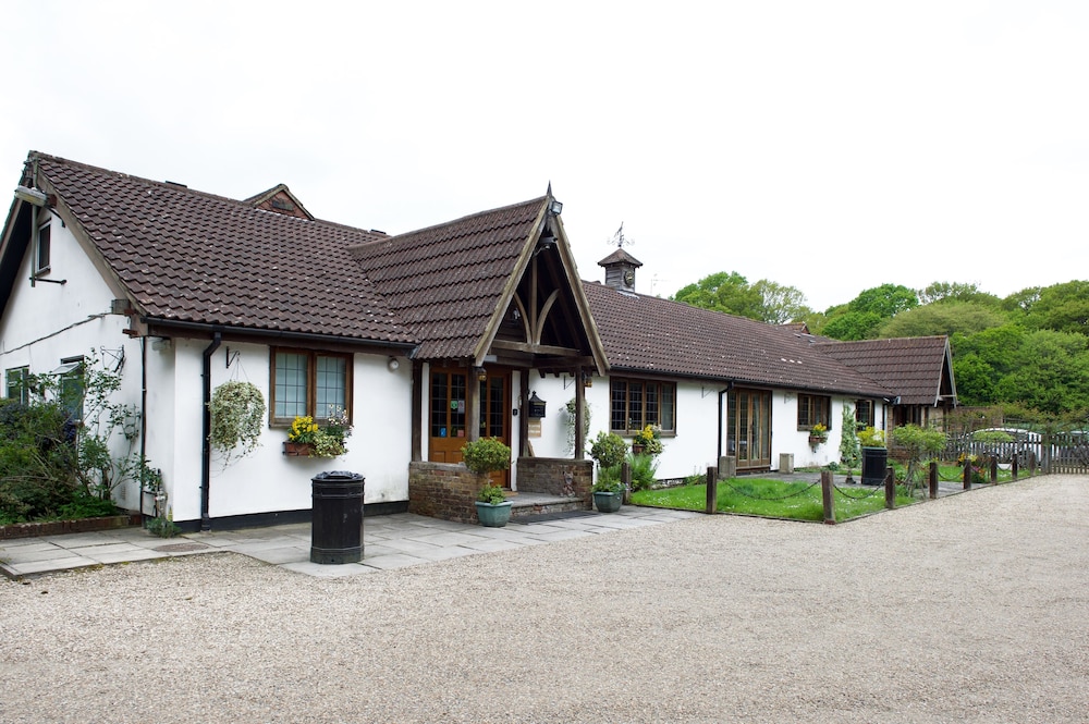 Little Foxes Hotel & Gatwick Airport Parking - carbon neutral hotel in Crawley