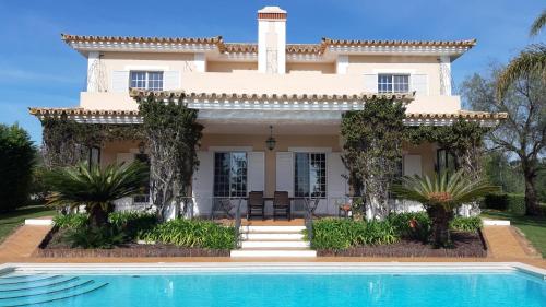 Villa Crisaflor — 4-Star Luxury Hotel in Moncarapacho, Portugal