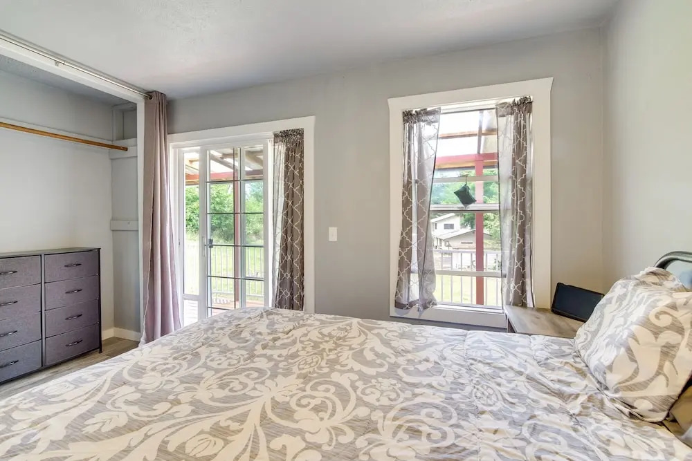 Cozy North Bend Getaway Near Dunes and Ocean — hotel in Lakeside