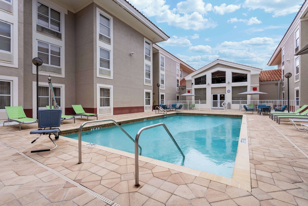 Hampton Inn & Suites Venice Bayside South Sarasota - photo 33