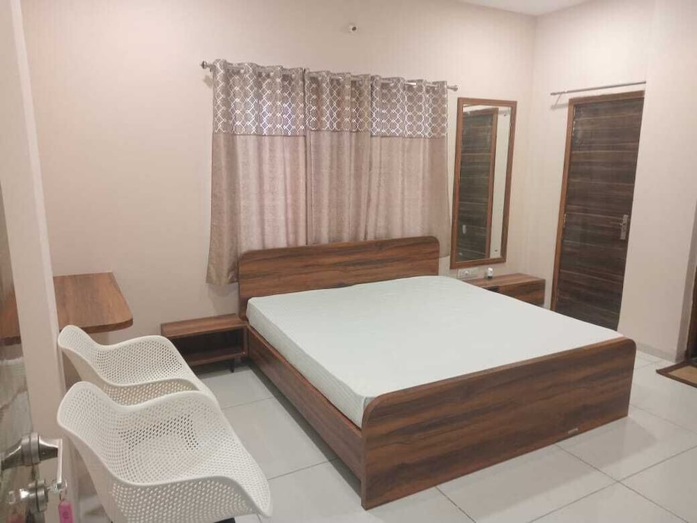 Vaatsalya Rooms - carbon neutral hotel in Indore