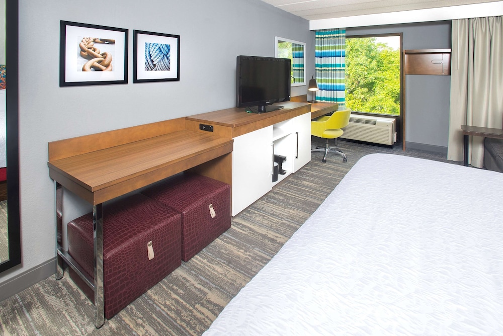 Hampton Inn & Suites Annapolis - photo 12